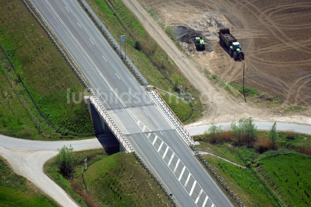 BAD FREIENWALDE aus der Vogelperspektive: Blick auf die Ortsumfahrung der Bundesstrasse B 167 nördlich von Bad Freienwalde