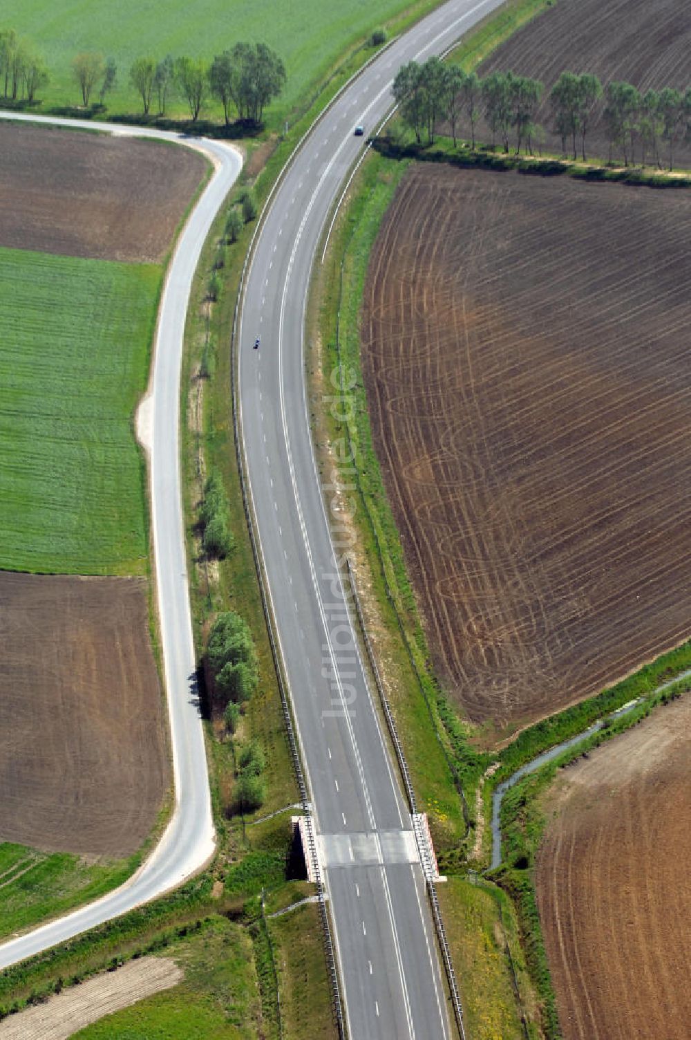 BAD FREIENWALDE von oben - Blick auf die Ortsumfahrung der Bundesstrasse B 167 nördlich von Bad Freienwalde