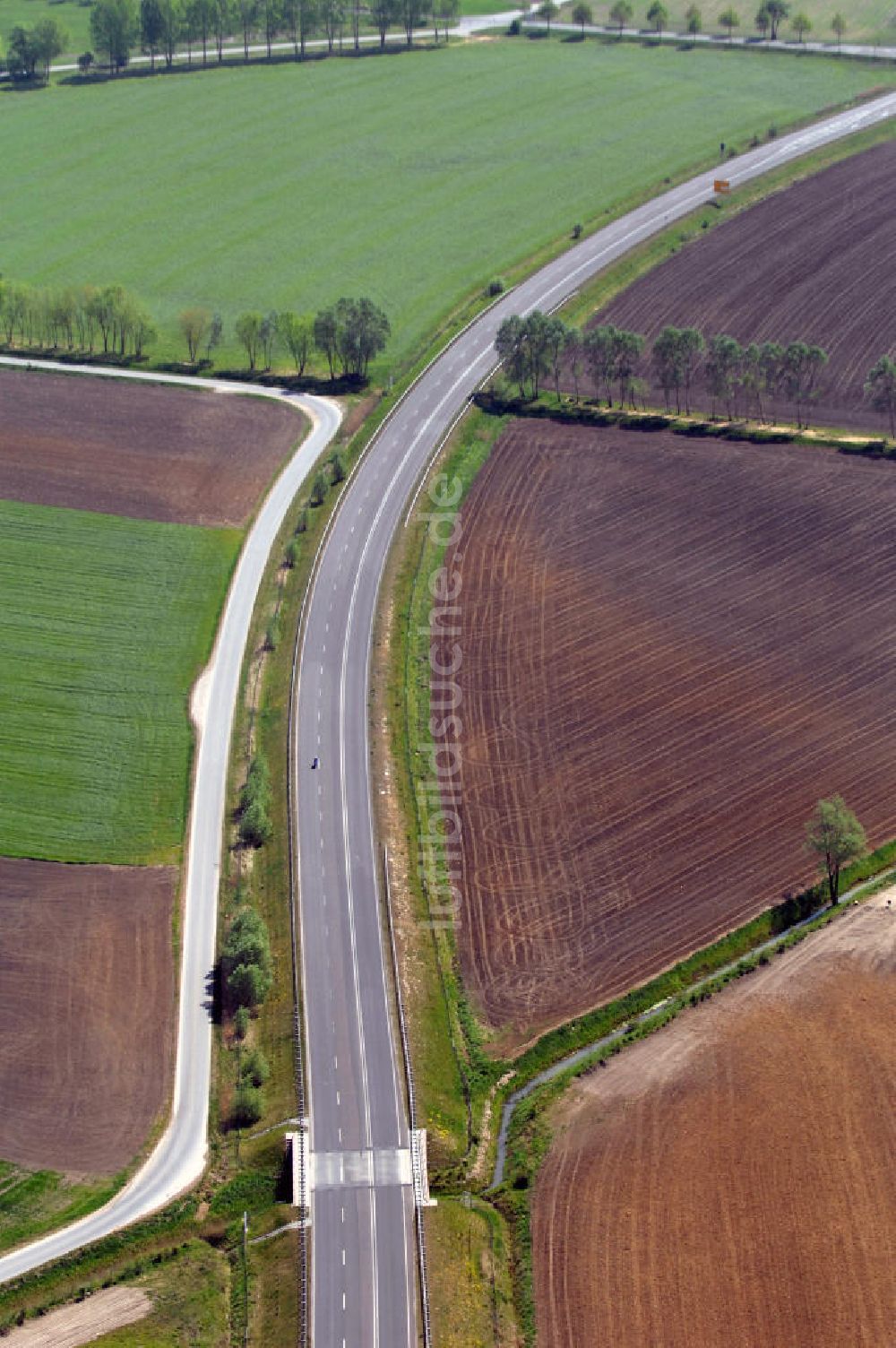 BAD FREIENWALDE aus der Vogelperspektive: Blick auf die Ortsumfahrung der Bundesstrasse B 167 nördlich von Bad Freienwalde