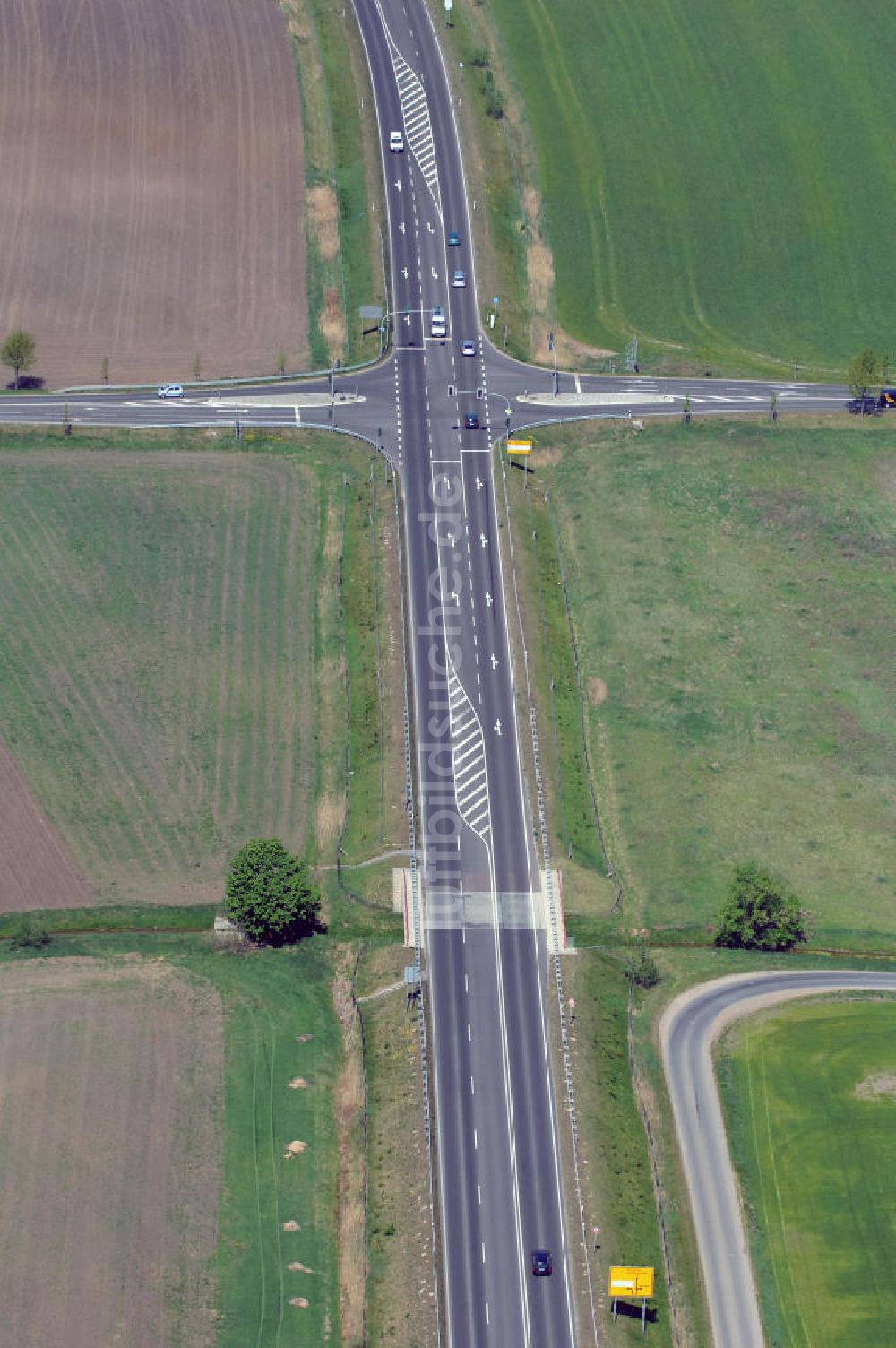 BAD FREIENWALDE aus der Vogelperspektive: Blick auf die Ortsumfahrung der Bundesstrasse B 167 nördlich von Bad Freienwalde