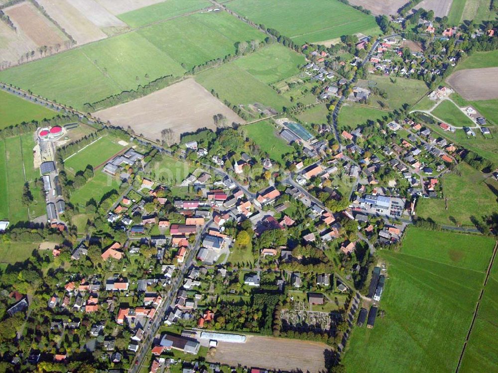 Rhade aus der Vogelperspektive: Blick auf das Ortszentrum von Rhade