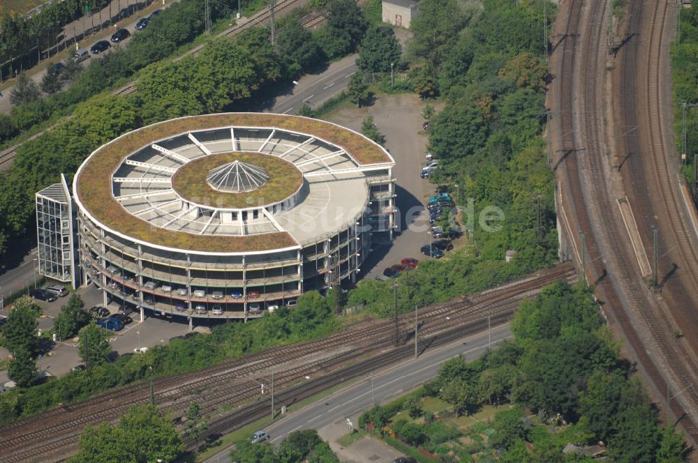 Stuttgart aus der Vogelperspektive: Blick auf ein Parkhaus in Stuttgart-Untertürkheim