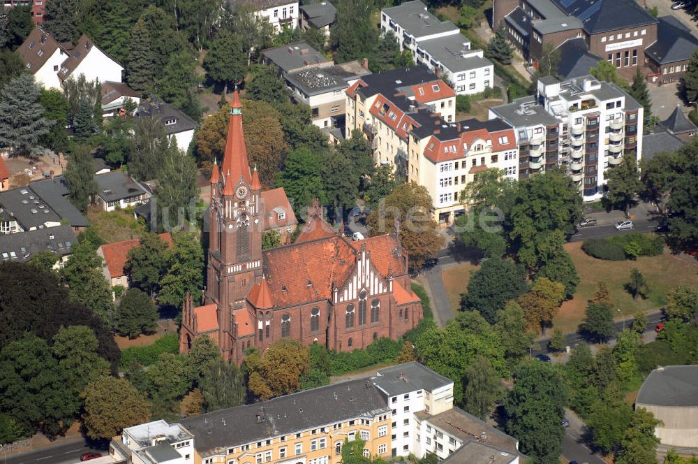 Luftbild Berlin - Blick auf die Paulus-Kirche in Berlin-Lichterfelde