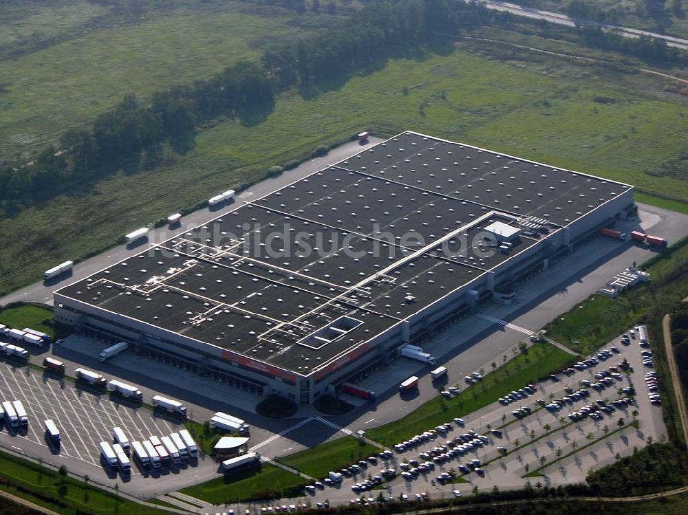 Luftbild Berlin-Pankow - 05.10.2004 Blick auf das Plus Logistikzentrum der BLEG im Gewerbegebiet Pankow-Nord am Autobahndreieck Pankow.