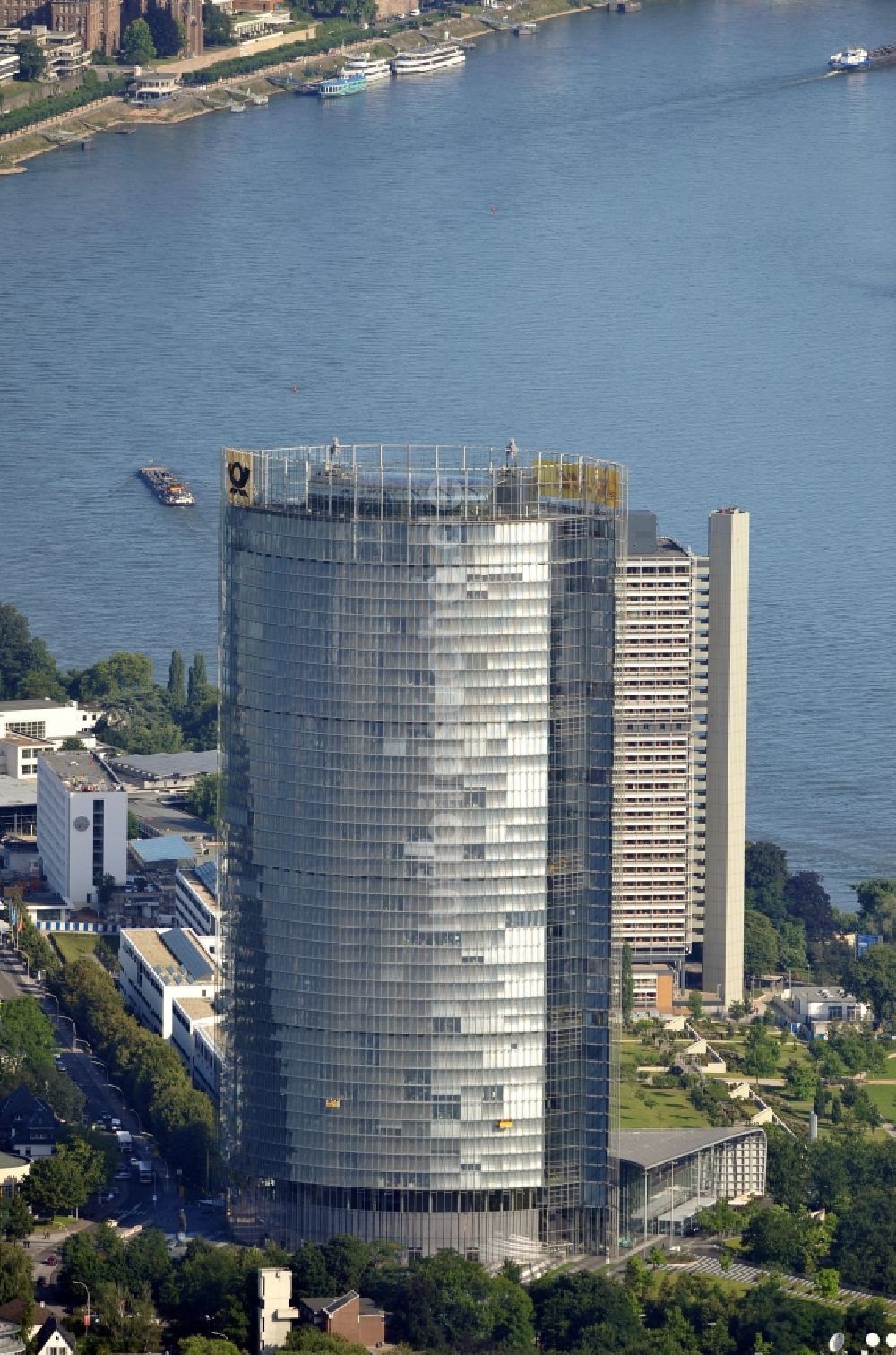 Bonn aus der Vogelperspektive: Blick auf den Post Tower in Bonn im Bundesland Nordrhein-Westfalen