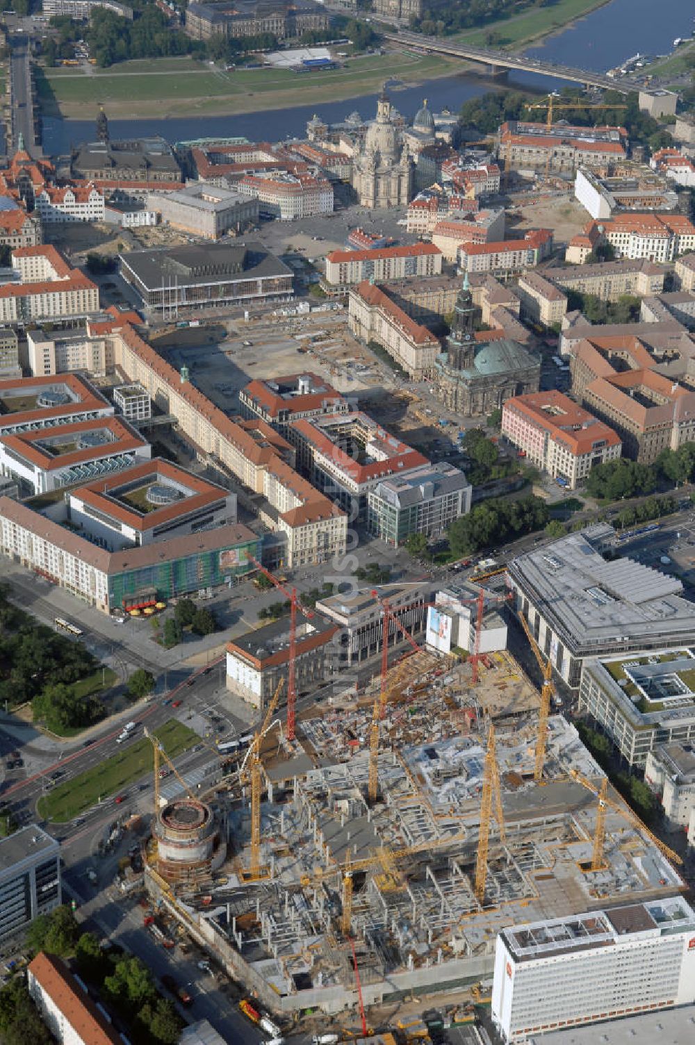 Luftbild DRESDEN - Blick auf die Prager Straße und die Baustelle zum Einakufszentrum Centrum Galerie