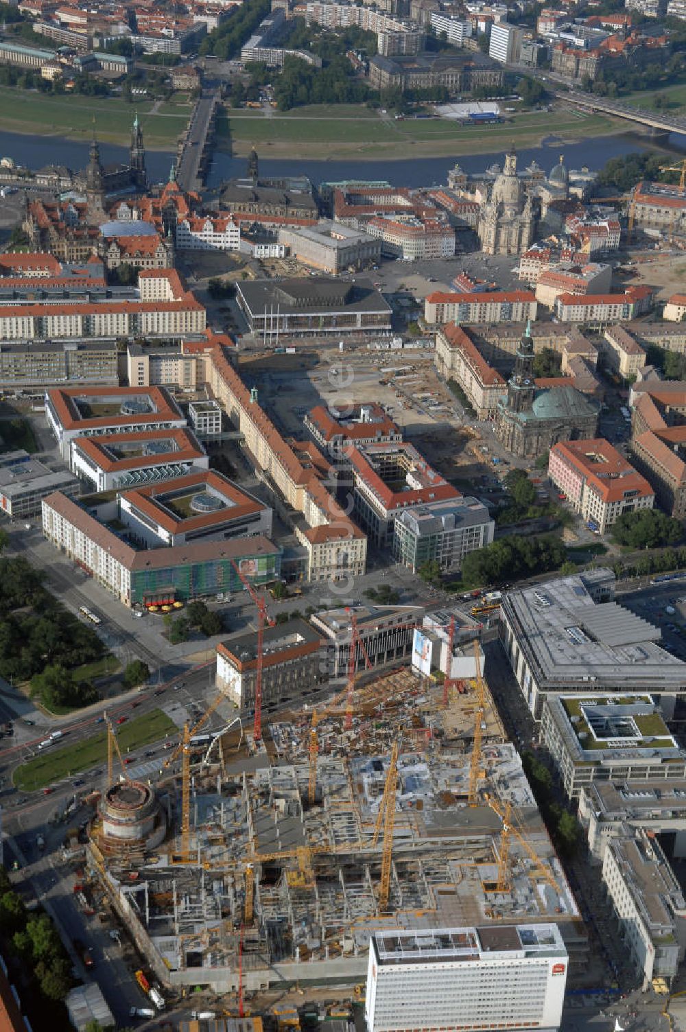 Luftaufnahme DRESDEN - Blick auf die Prager Straße und die Baustelle zum Einakufszentrum Centrum Galerie