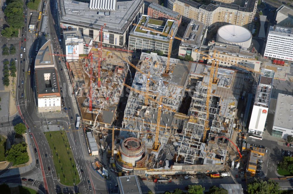 Luftaufnahme DRESDEN - Blick auf die Prager Straße und die Baustelle zum Einakufszentrum Centrum Galerie in Dresden