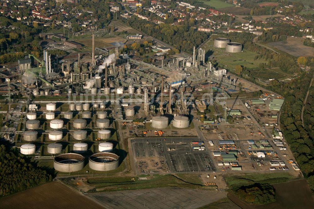 Luftaufnahme Gelsenkirchen - Buer - Blick auf die Raffinerie VEBA-Öl AG in Gelsenkirchen