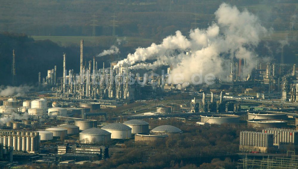 Gelsenkirchen - Buer von oben - Blick auf die Raffinerie VEBA-Öl AG in Gelsenkirchen