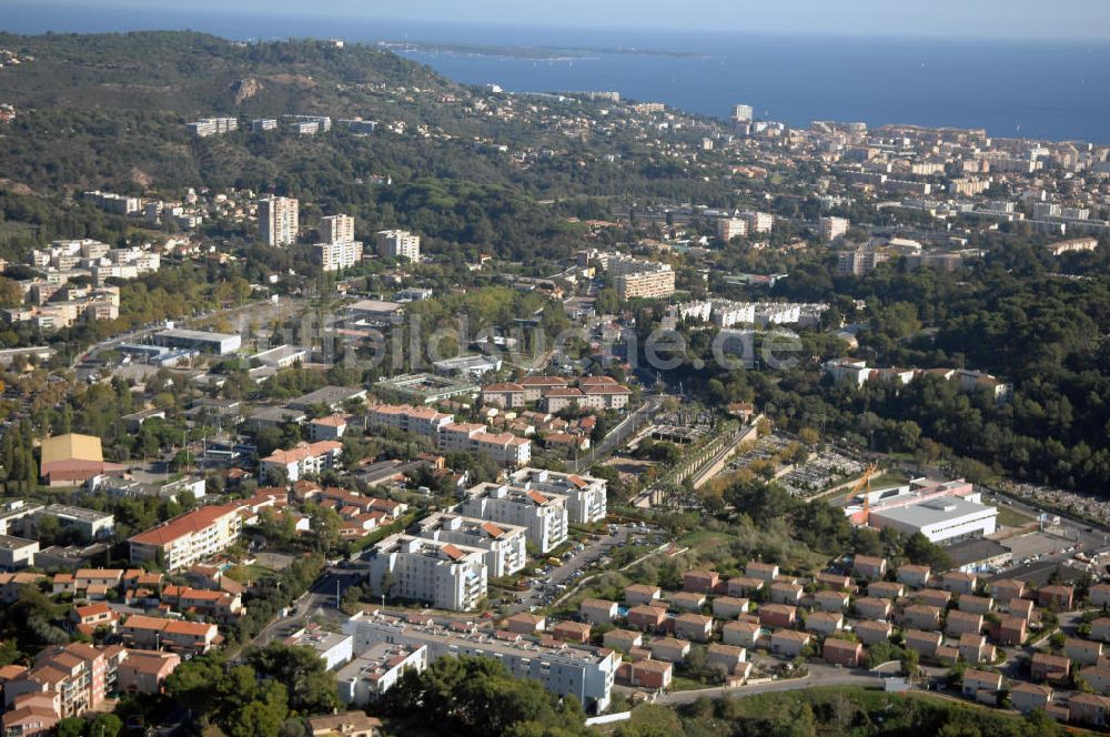 Luftaufnahme Cannes - Blick von Ranguin über Cannes auf das Mittelmeer