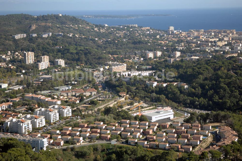 Cannes von oben - Blick von Ranguin über Cannes auf das Mittelmeer