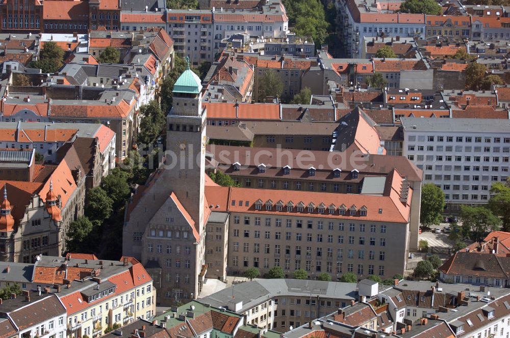 Berlin aus der Vogelperspektive: Blick auf das Rathaus in Berlin-Neukölln