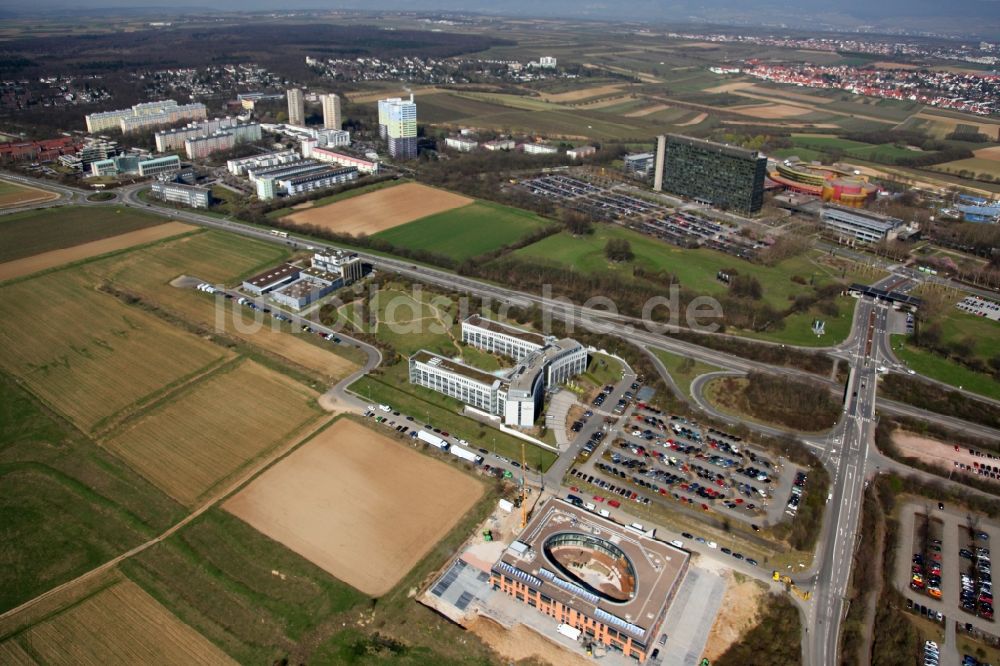 Mainz aus der Vogelperspektive: Blick auf das Redaktions- und Verwaltungsgebäude des ZDF in Mainz im Bundesland Rheinland-Pfalz