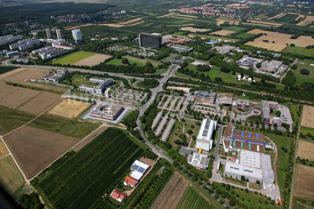 Luftaufnahme Mainz - Blick auf das Redaktions- und Verwaltungsgebäude des ZDF in Mainz im Bundesland Rheinland-Pfalz