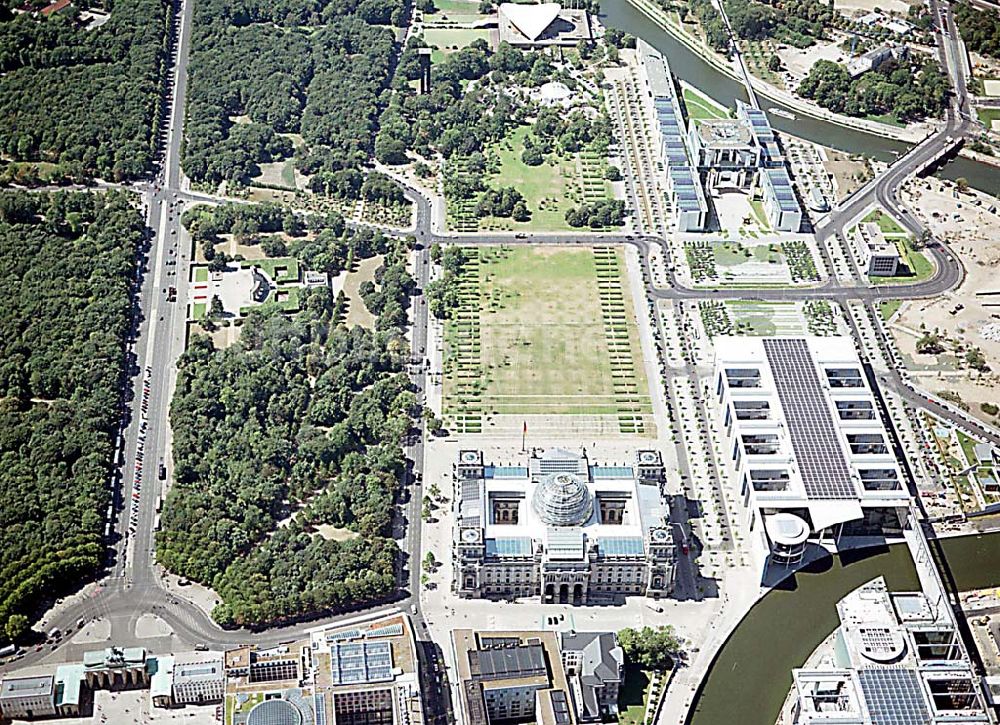 Berlin - Tiergarten (Spreebogen) von oben - Blick auf das Regierungsviertel im Berliner Tiegarten