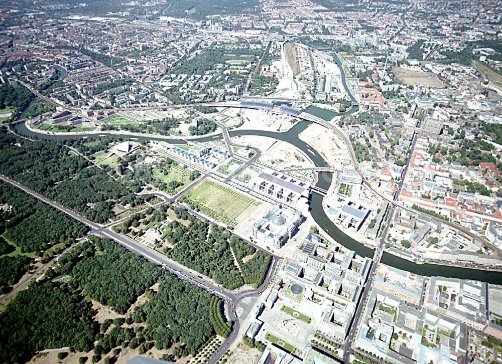 Luftaufnahme Berlin - Tiergarten (Spreebogen) - Blick auf das Regierungsviertel im Berliner Tiegarten