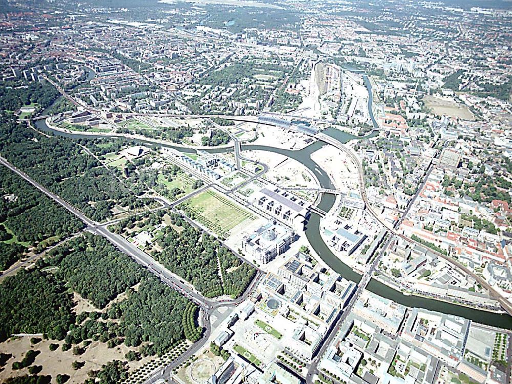 Berlin - Tiergarten (Spreebogen) von oben - Blick auf das Regierungsviertel im Berliner Tiegarten