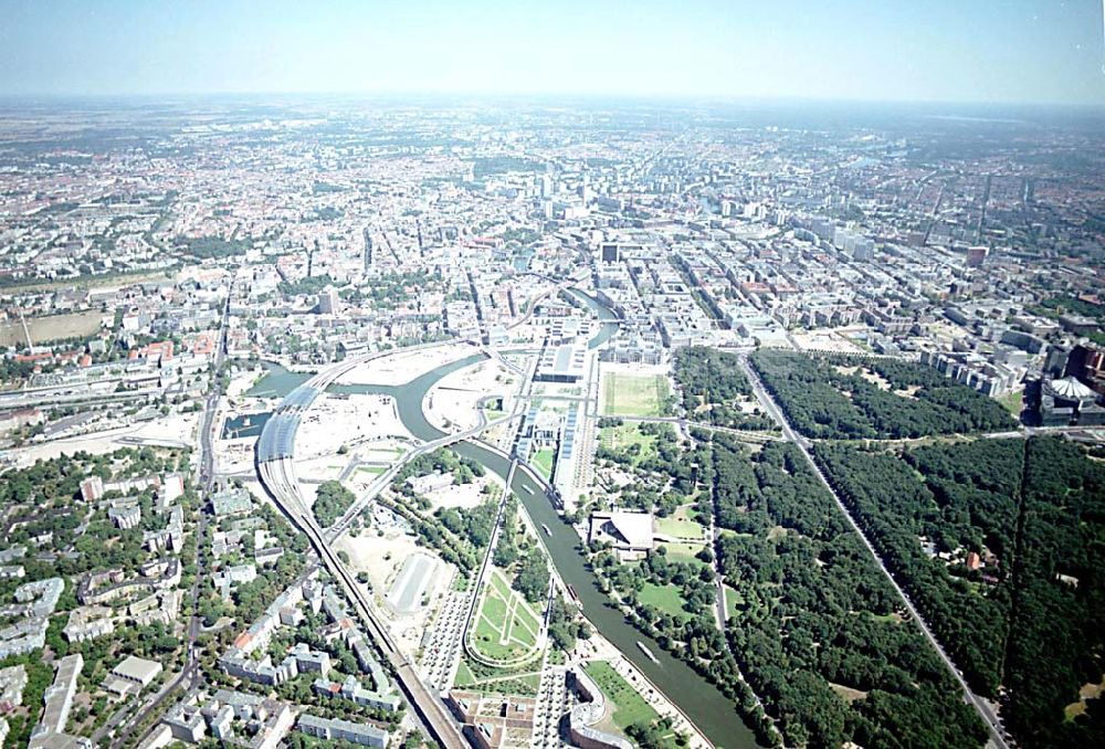 Luftaufnahme Berlin - Tiergarten (Spreebogen) - Blick auf das Regierungsviertel im Berliner Tiegarten