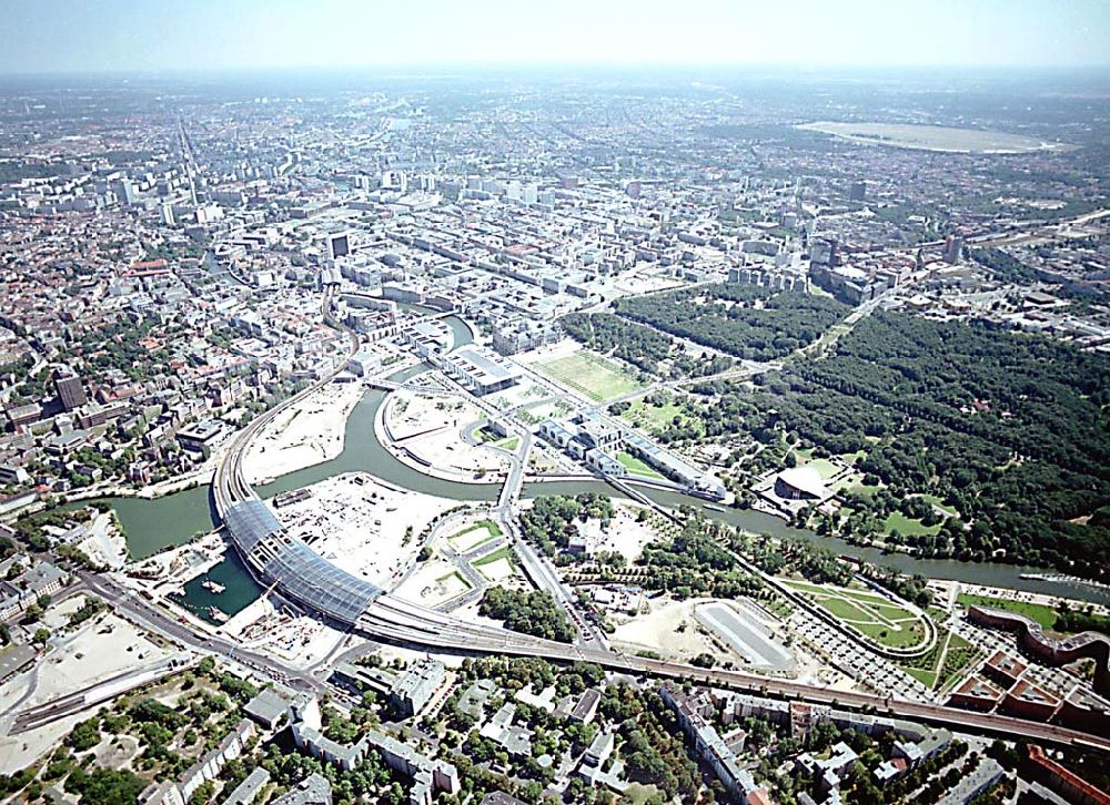 Berlin - Tiergarten (Spreebogen) von oben - Blick auf das Regierungsviertel im Berliner Tiegarten