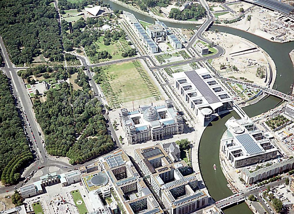 Luftaufnahme Berlin - Tiergarten (Spreebogen) - Blick auf das Regierungsviertel im Berliner Tiegarten