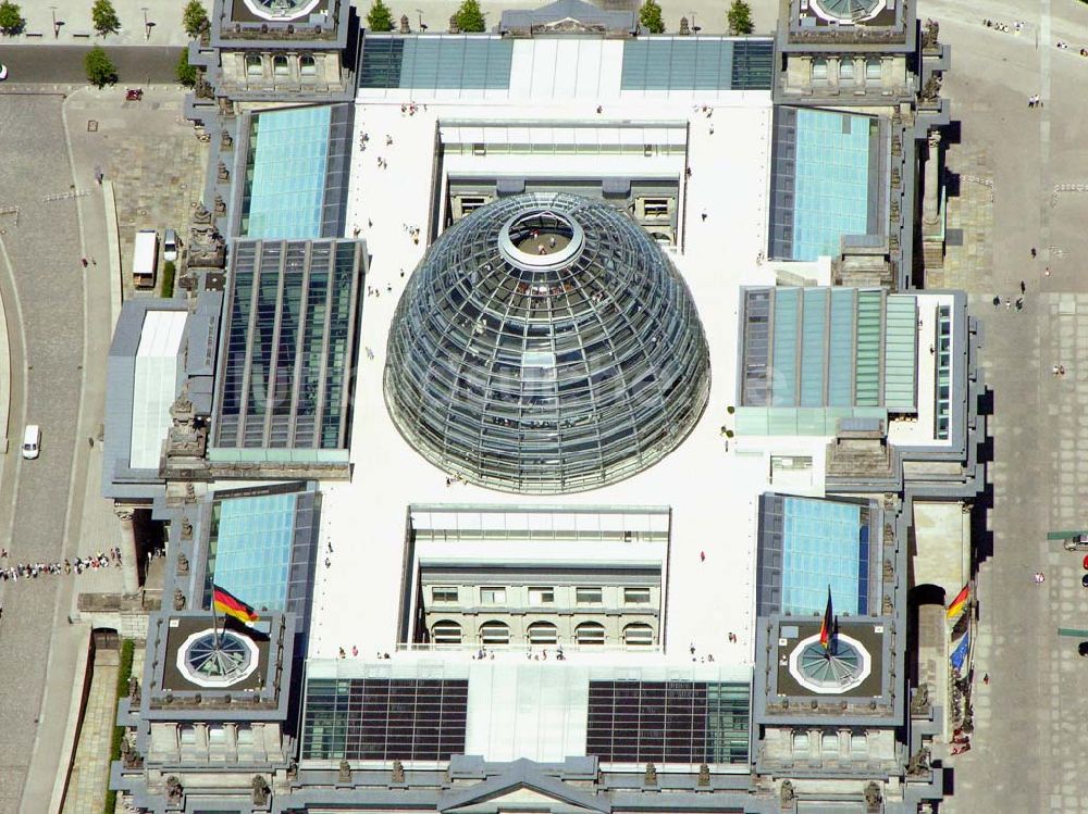 Luftaufnahme Berlin - Tiergarten - Blick auf den Reichstag in Berlin