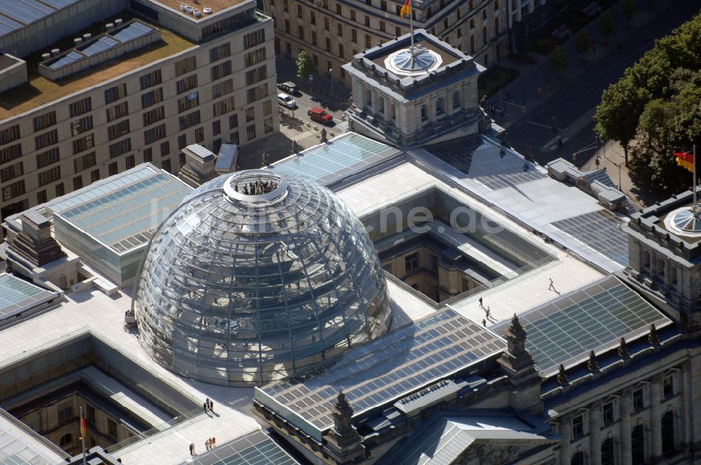 Berlin aus der Vogelperspektive: Blick auf das Reichstagsgebäude in Berlin