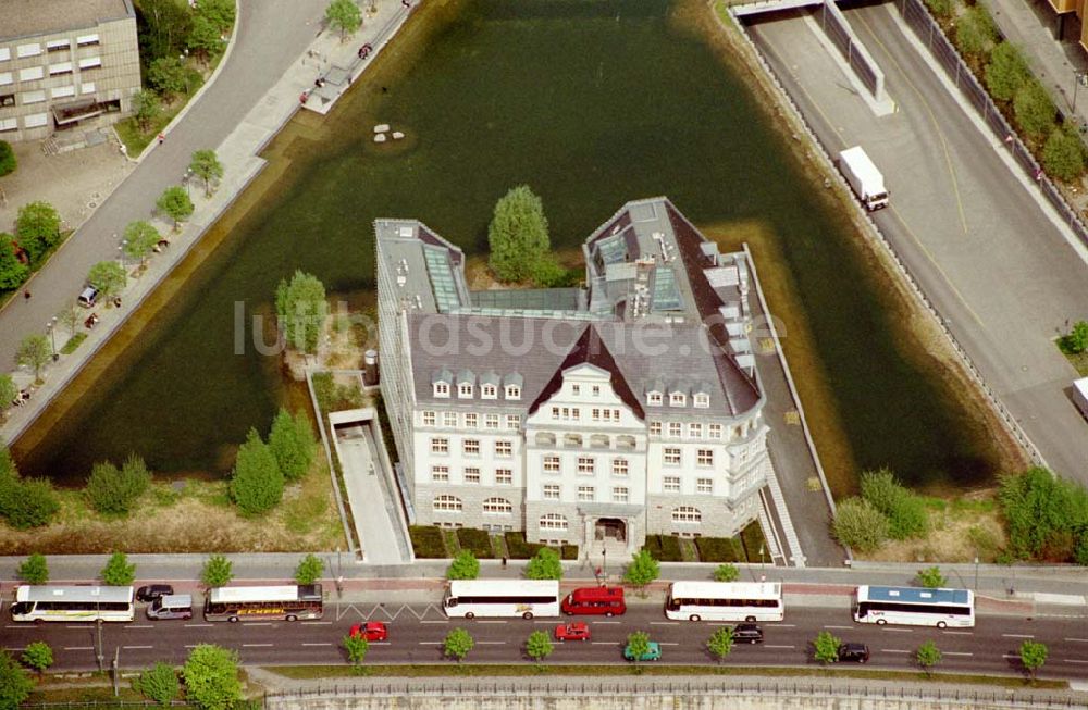 Berlin - Tiergarten von oben - Blick auf rekonstruierte Altbau-Wohn- und Geschäftshäuser am Potsdamer Platz in Berlin - Tiergarten.