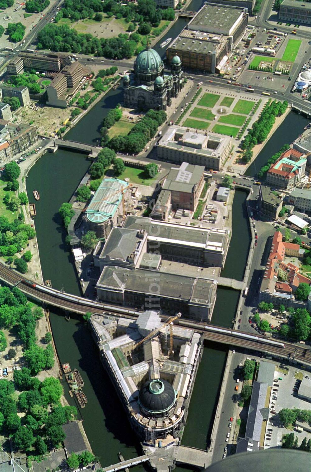 Berlin von oben - Blick auf die Rekonstruktions- und Umbauarbeiten an der Berliner Museumsinsel und das Bodemuseum