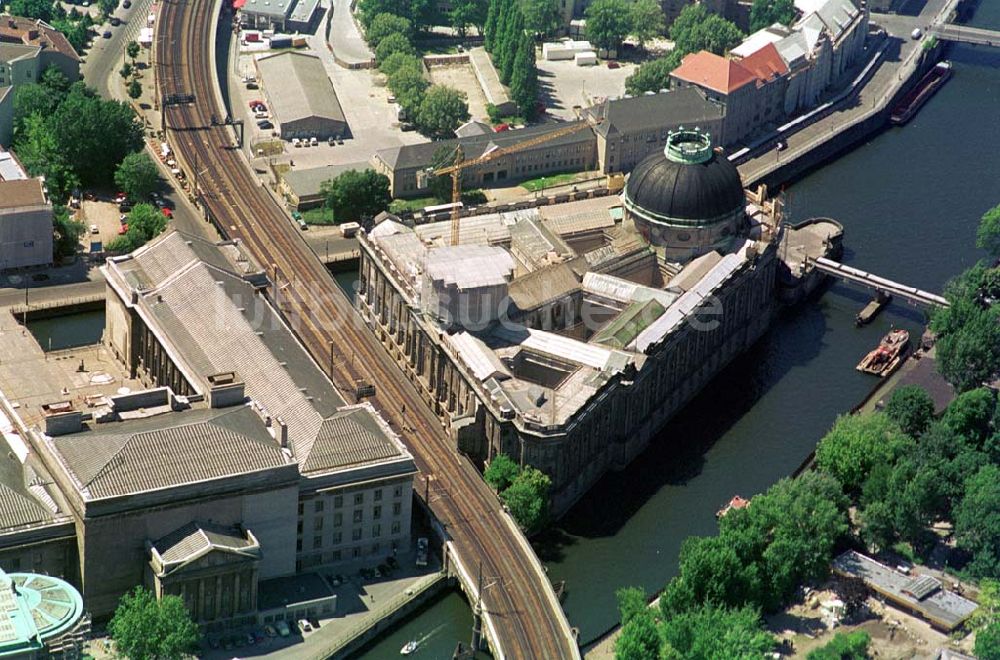 Berlin aus der Vogelperspektive: Blick auf die Rekonstruktions- und Umbauarbeiten an der Berliner Museumsinsel und das Bodemuseum