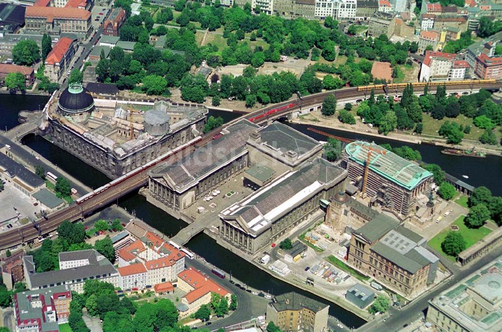 Berlin von oben - Blick auf die Rekonstruktions- und Umbauarbeiten an der Berliner Museumsinsel und das Bodemuseum