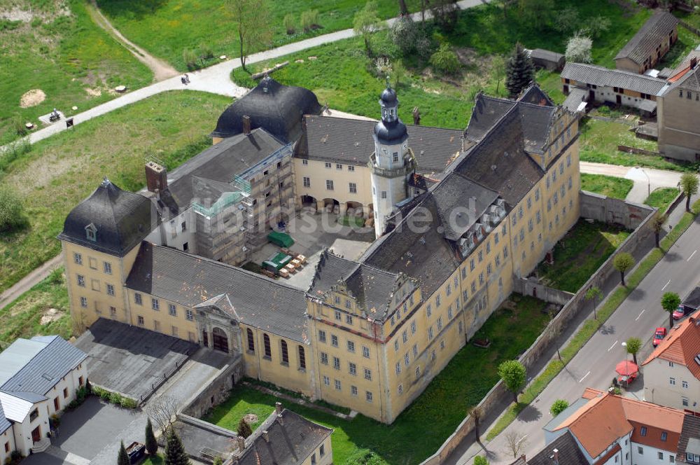 Coswig (Anhalt) von oben - Blick auf das Renaissance-Schloss in Coswig (Anhalt)