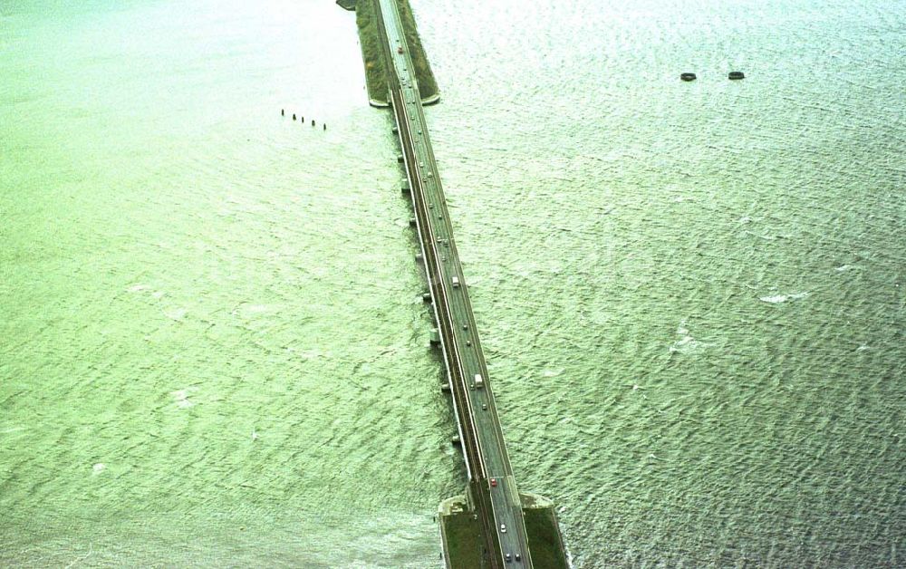 Luftbild Stralsund / MV - Blick auf den Rügendamm zwischen Stralsund und der Insel Rügen.