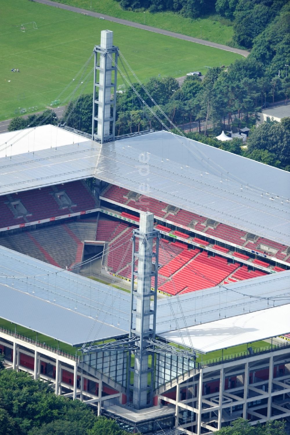 Luftbild Köln - Blick auf das Rhein Energie Stadion, die ...