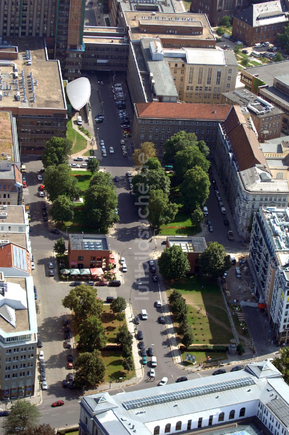 Luftbild Berlin - Blick auf den Robert-Koch-Platz in Berlin