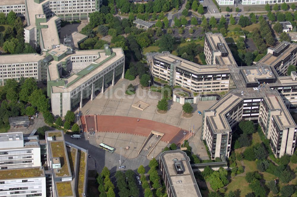 Bonn aus der Vogelperspektive: Blick auf den Robert-Schuman-Platz im alten Regierungsviertel in Bonn