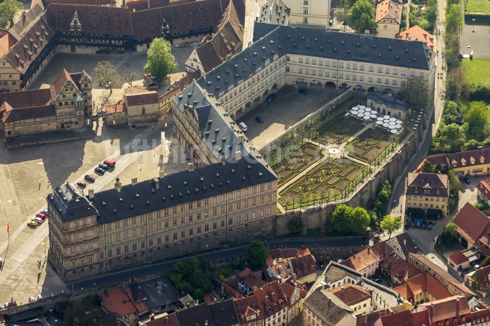 Bamberg von oben - Blick auf den Rosengarten der Neuen Residenz in Bamberg im Bundesland Bayern