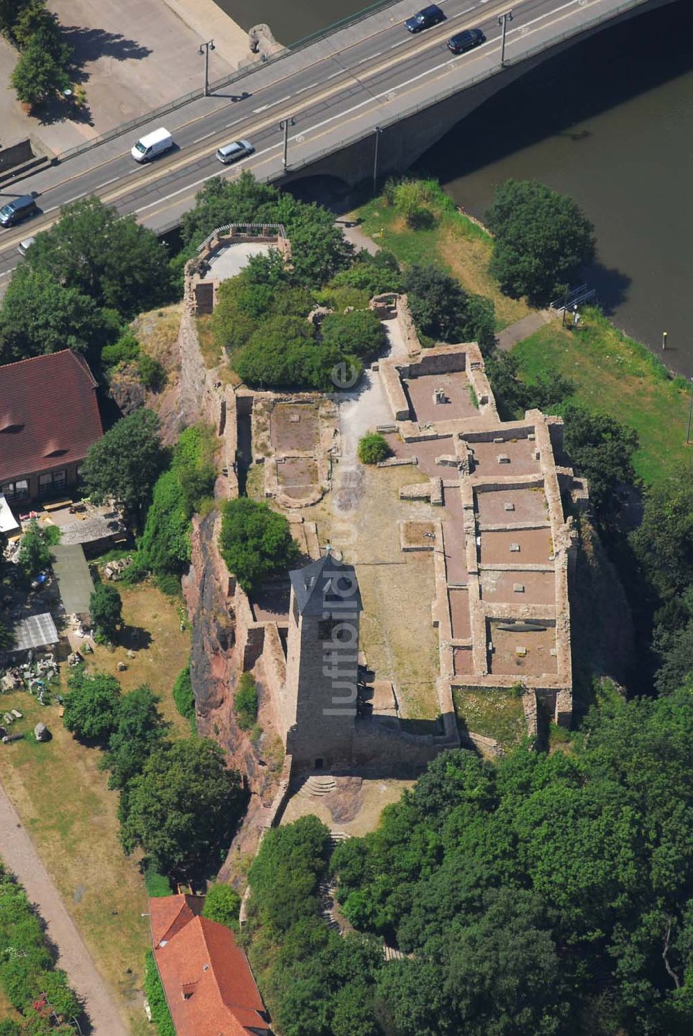 Halle/Saale aus der Vogelperspektive: Blick auf die Ruinen der Burg Giebichenstein in Halle (Oberburg)