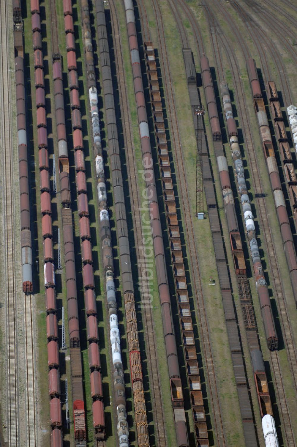 Rostock aus der Vogelperspektive: Blick auf die Schienen zwischen Rostock Hinrichsdorf und Toitenwinkel