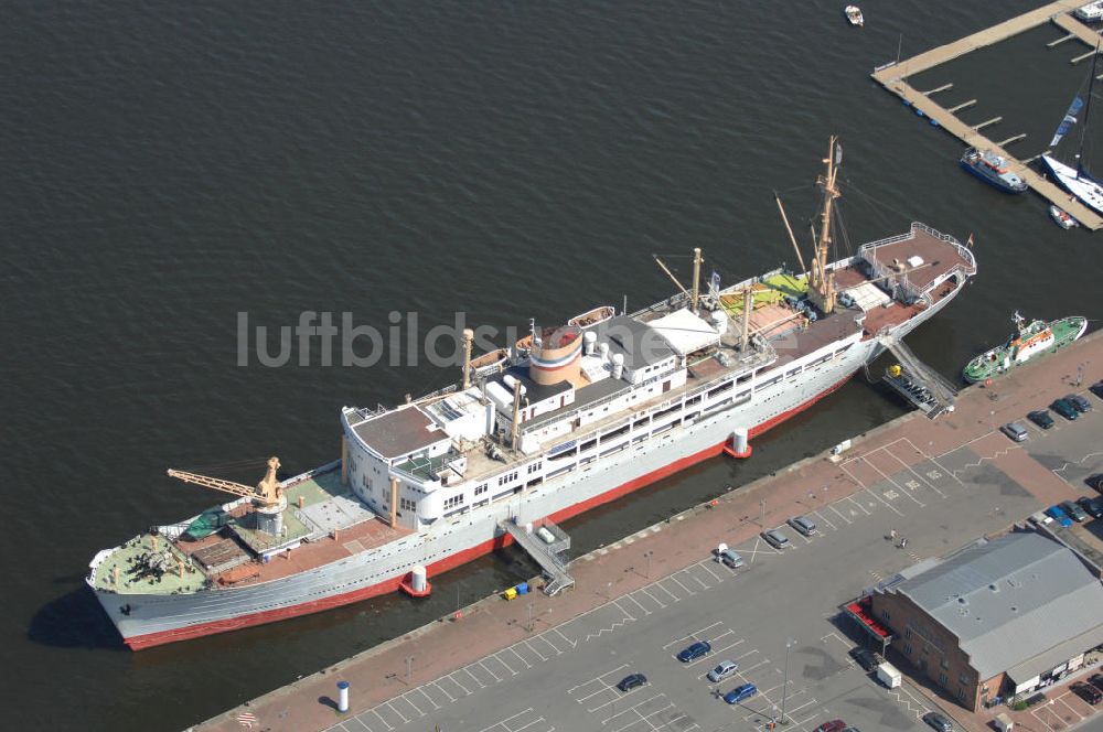 Rostock von oben - Blick auf das Schiff MS Georg Büchner im Rostocker Hafen