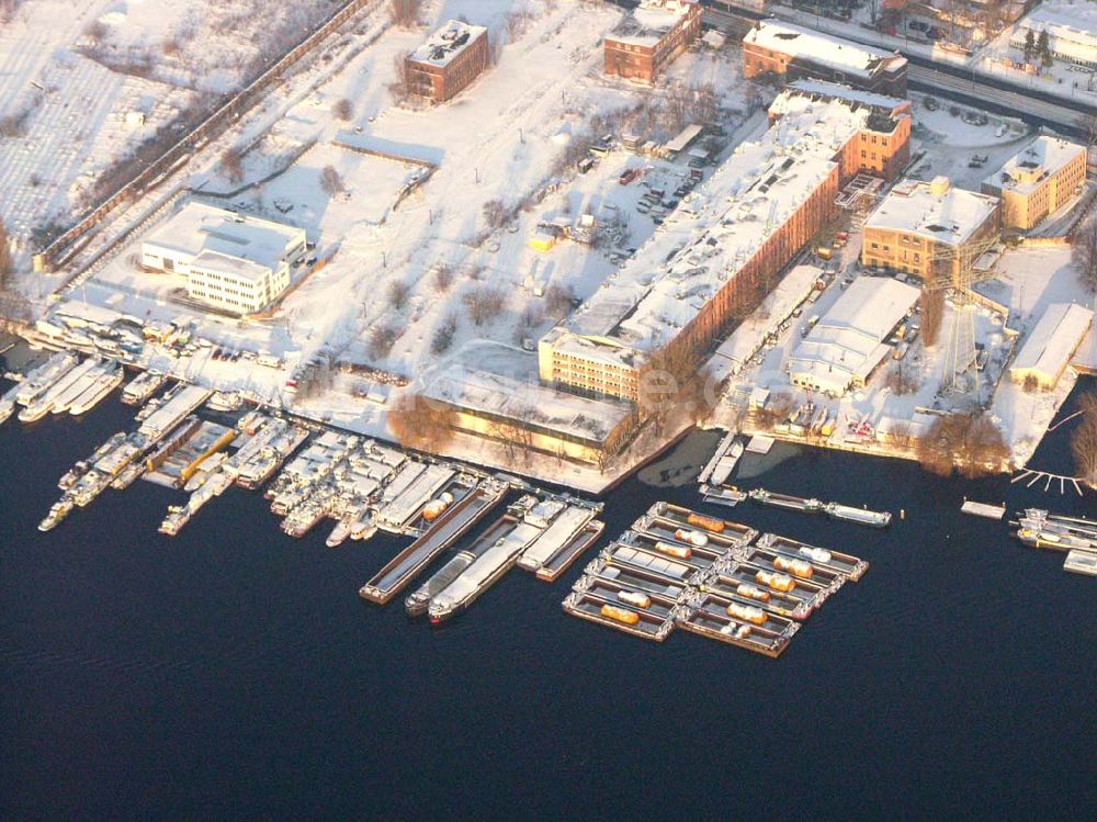 Luftbild Berlin - Rummelsburg - Blick auf die Schifffahrtsindustrie Rummelsburger Bucht 30.12.2005