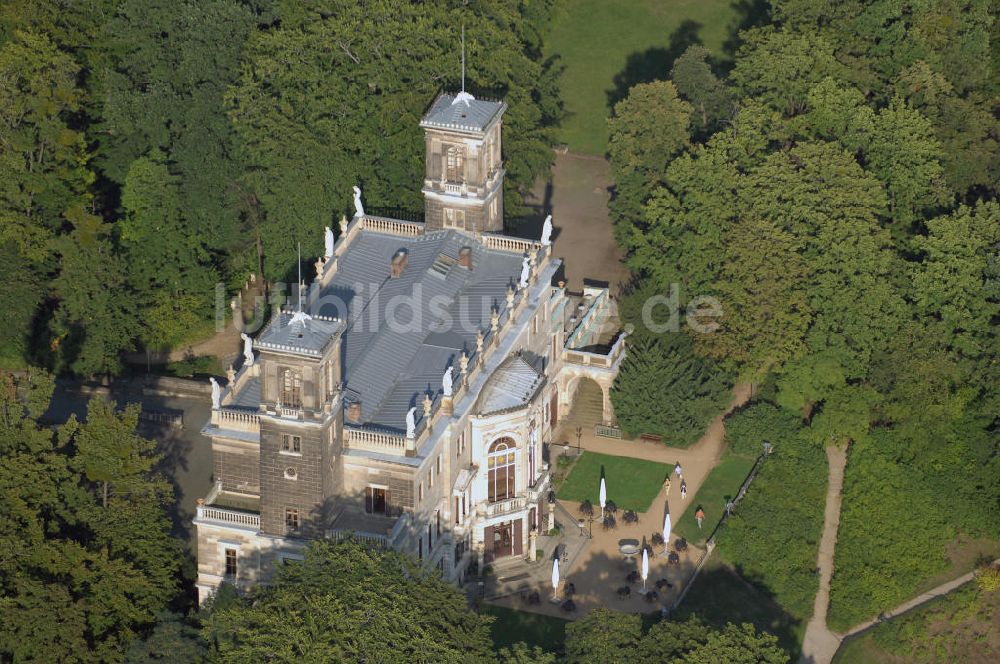 Luftbild Dresden - Blick auf Schloss Albrechtsberg am Elbufer in Dresden