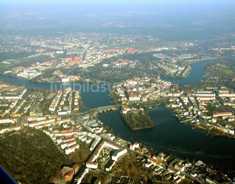 Luftbild Berlin - Blick auf das Schloss Berlin Köpenick und Köpenicker Altstadt.