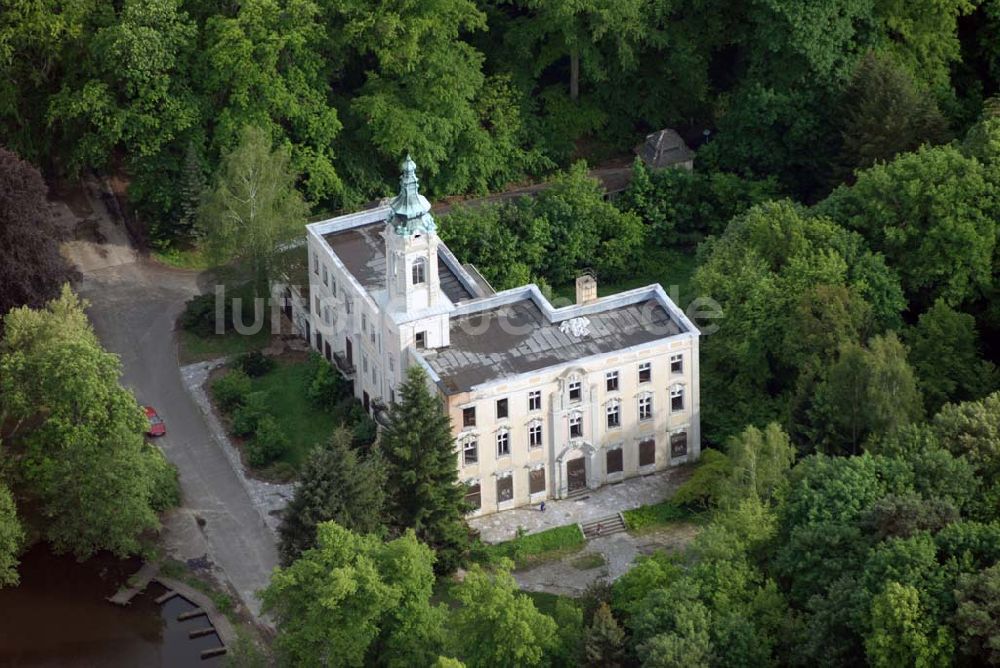 Luftbild Schönwalde - Blick auf das Schloss Dammsmühle in Schönwalde