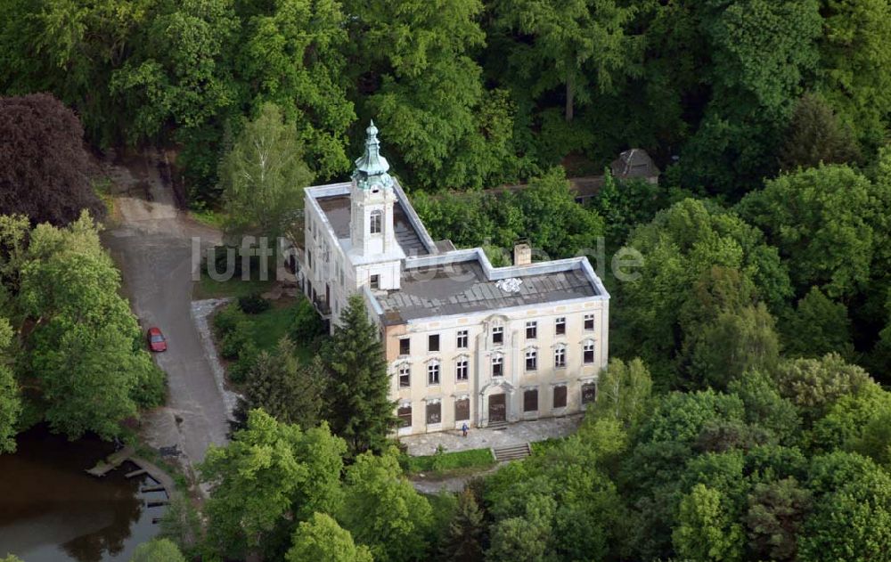 Schönwalde von oben - Blick auf das Schloss Dammsmühle in Schönwalde