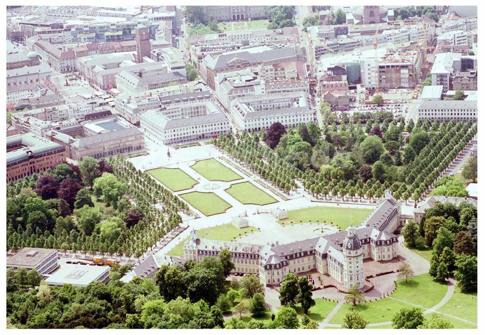 Luftbild Karlsruhe - 27.05.04 Blick auf das Schloß Karlsruhe mit der Altstadt. Umbau des Karstadt-Kaufhauses am Karlsruher Schloß