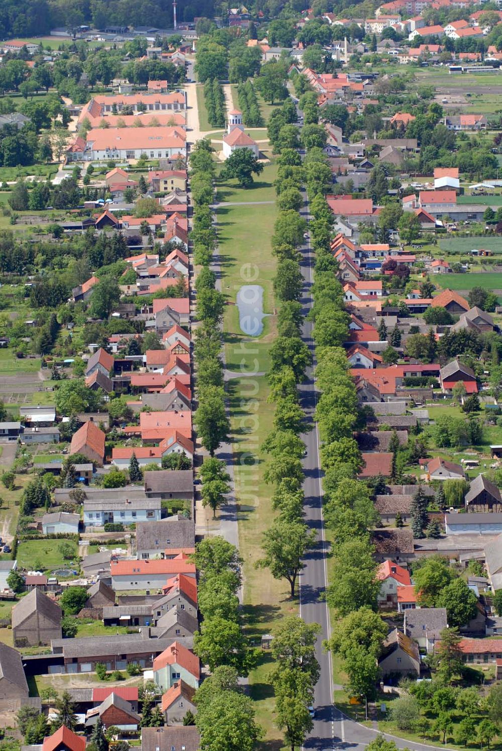 Neuhardenberg von oben - Blick auf das Schloß Neuhardenberg