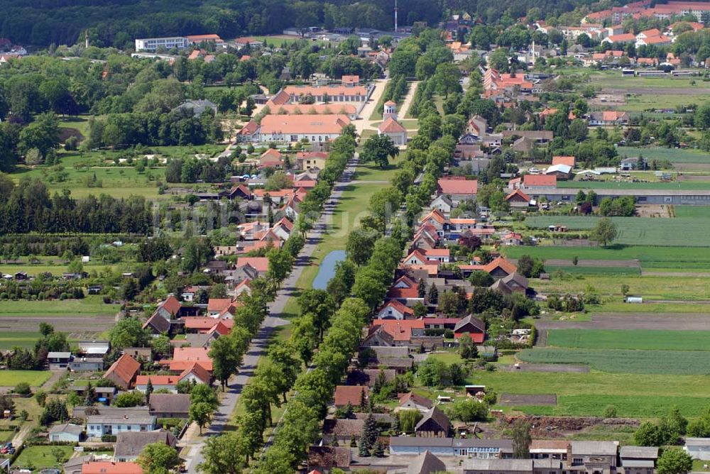 Neuhardenberg aus der Vogelperspektive: Blick auf das Schloß Neuhardenberg