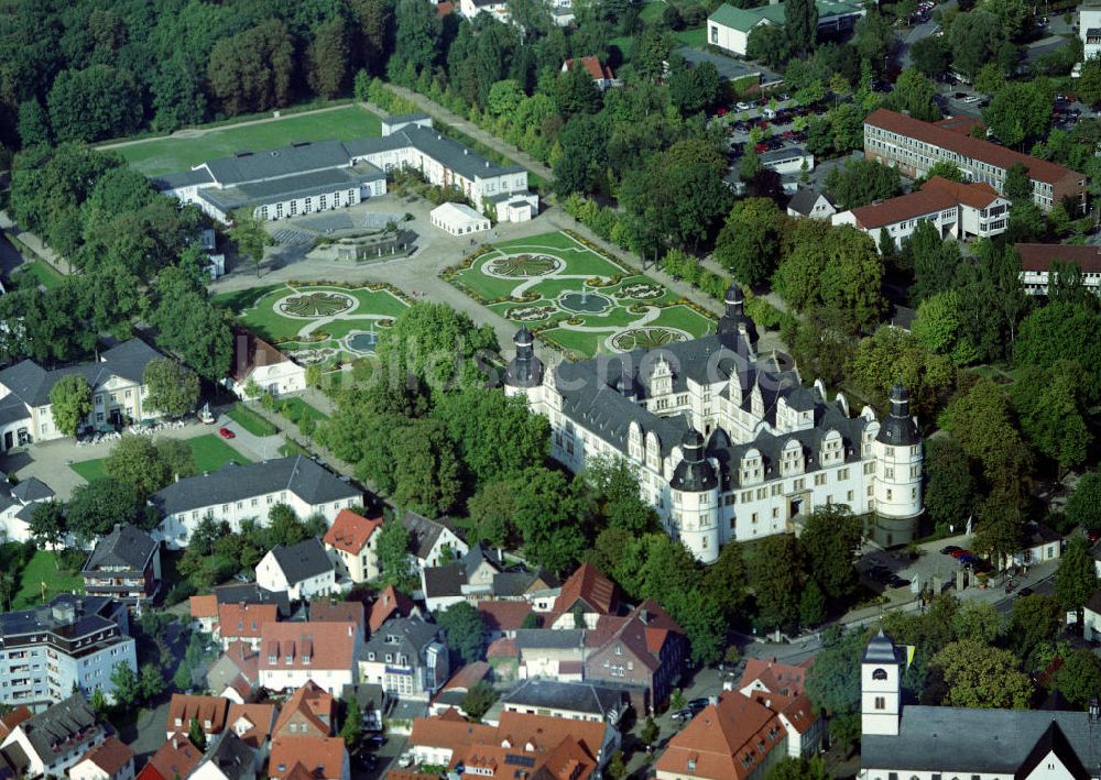 Luftaufnahme Paderborn - Blick auf das Schloss Neuhaus in Paderborn