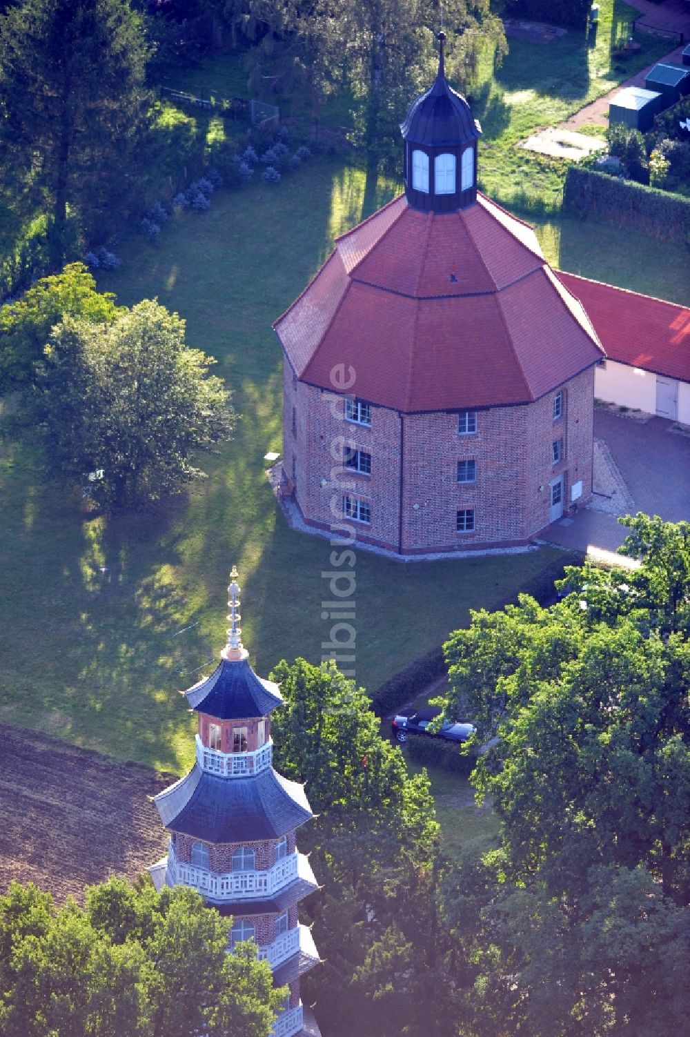 Luftaufnahme Oranienbaum-Wörlitz - Blick auf das Schloss Oranienbaum in Oranienbaum-Wörlitz im Bundesland Sachsen-Anhalt